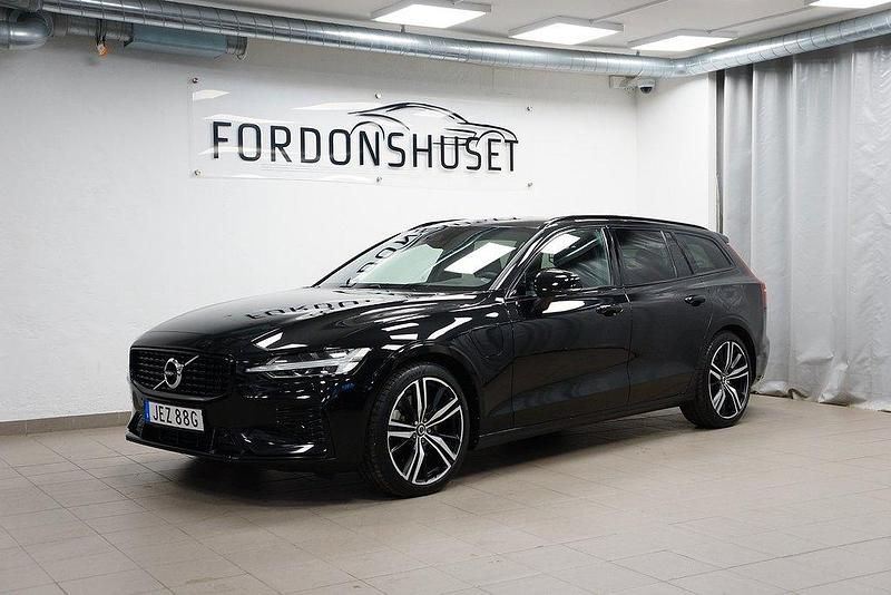 Svart Begagnad 2022 Volvo V60 R-Design Kombi | 339 000 kr (Marknadspris) - Bild 1/4