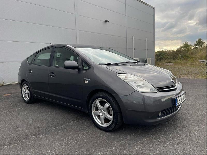 Grå Begagnad 2008 Toyota Prius Halvkombi | 49 000 kr (Dyr) - Bild 1/4