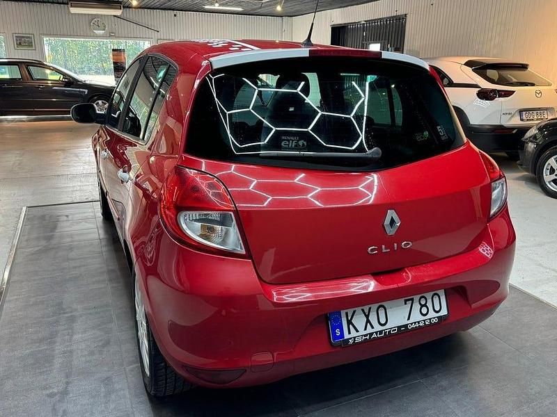 Begagnad Renault Clio R.S. 101 HK (74 kW) 2010 Röd Halvkombi