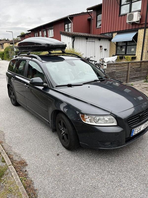 Silver Begagnad 2010 Volvo V50 Momentum Kombi | 49 995 kr (Lite dyr) - Bild 1/4