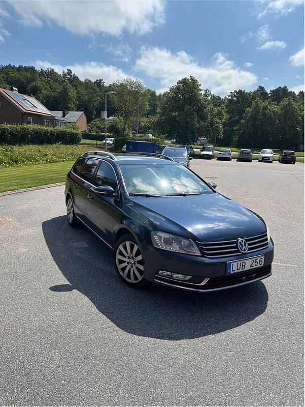 Blå Begagnad 2012 VW Passat Kombi | 39 900 kr (Bra pris) - Bild 1/4