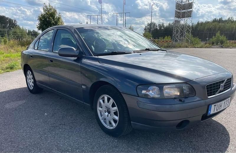 Grå Begagnad 2003 Volvo S60 Business Edition Sedan | 12 500 kr - Bild 1/4