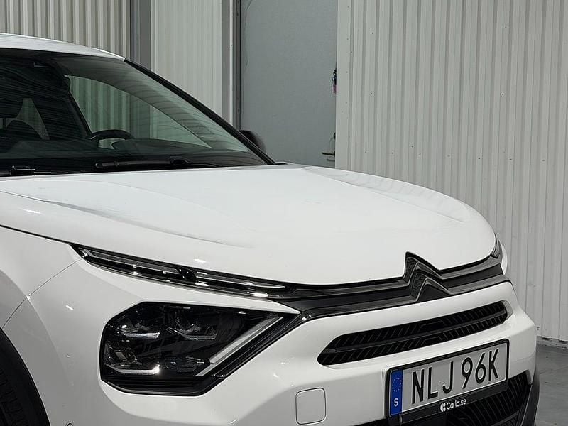 Begagnad Citroën e-C4 100 kW (136 HK) 2023 Vit Halvkombi