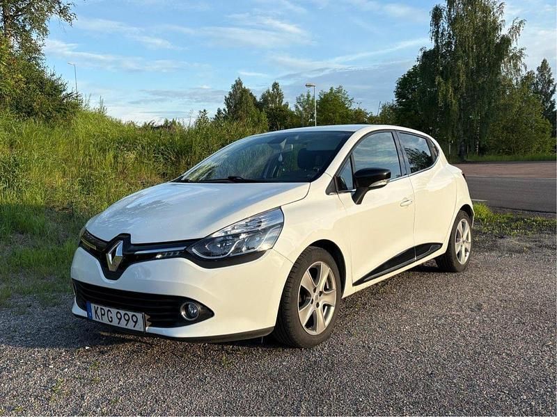Vit Begagnad 2014 Renault Clio IV Halvkombi | 70 000 kr (Marknadspris) - Bild 1/4