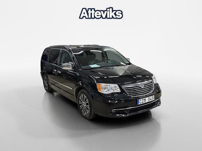 Svart Begagnad 2013 Lancia Voyager Minibuss | 159 900 kr (Dyr) - Bild 1/4