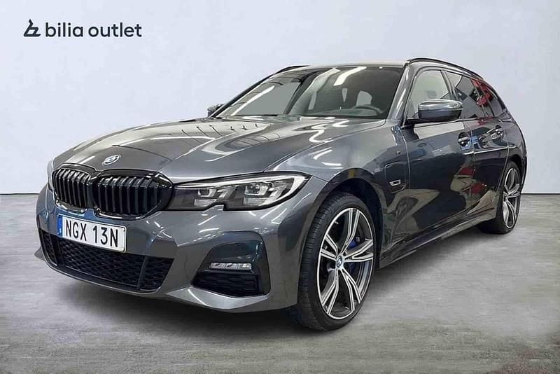 Grå Begagnad 2022 BMW 330e Kombi | 299 900 kr - Bild 1/1