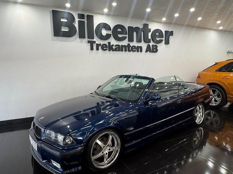 Mörkblå Begagnad 1993 BMW 325 Cabriolet Cab | 99 900 kr - Bild 1/4
