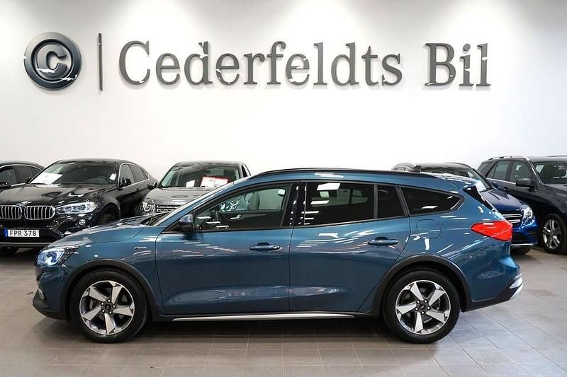 Blå Begagnad 2019 Ford Focus Active Kombi | 178 900 kr (Marknadspris) - Bild 1/4