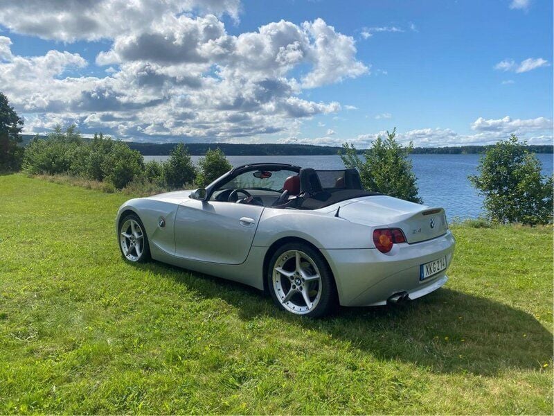 Silver Begagnad 2003 BMW Z4 Cab | 120 000 kr (Lite dyr) - Bild 1/4