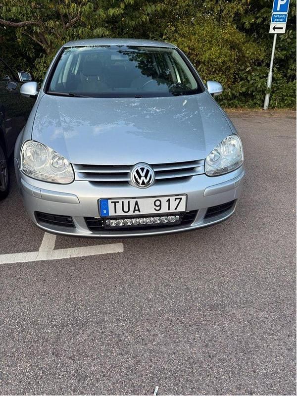 Silver Begagnad 2009 VW Golf VI Trendline Halvkombi | 70 000 kr (Marknadspris) - Bild 1/4