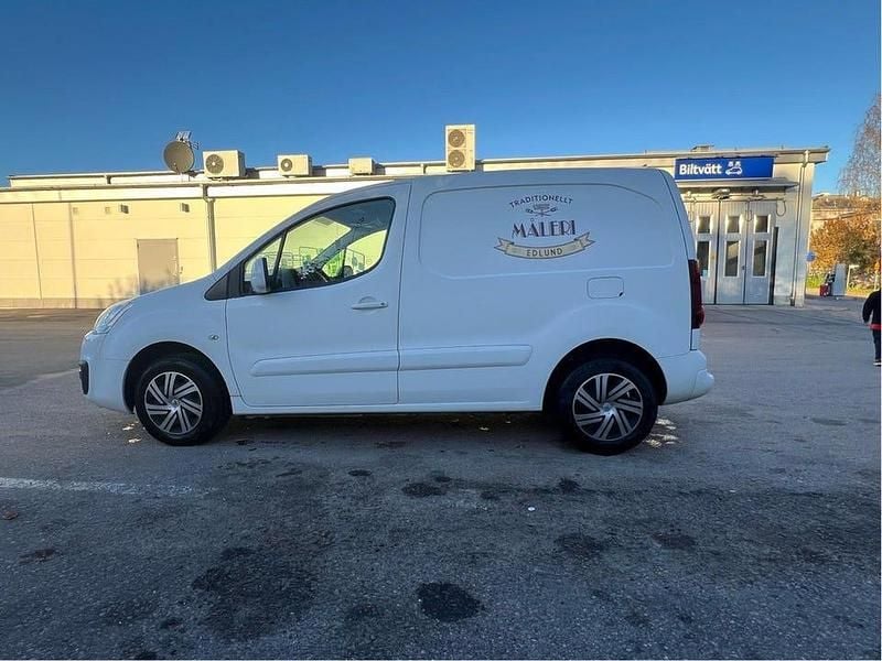 Vit Begagnad 2016 Citroën Berlingo Minibuss | 85 000 kr (Marknadspris) - Bild 1/4