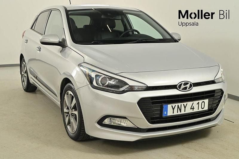 Silver Begagnad 2018 Hyundai i20 Premium Halvkombi | 114 900 kr - Bild 1/4