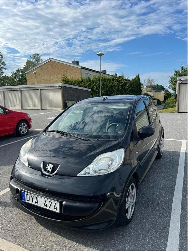 Svart Begagnad 2009 Peugeot 107 Halvkombi | 35 000 kr (Dyr) - Bild 1/4