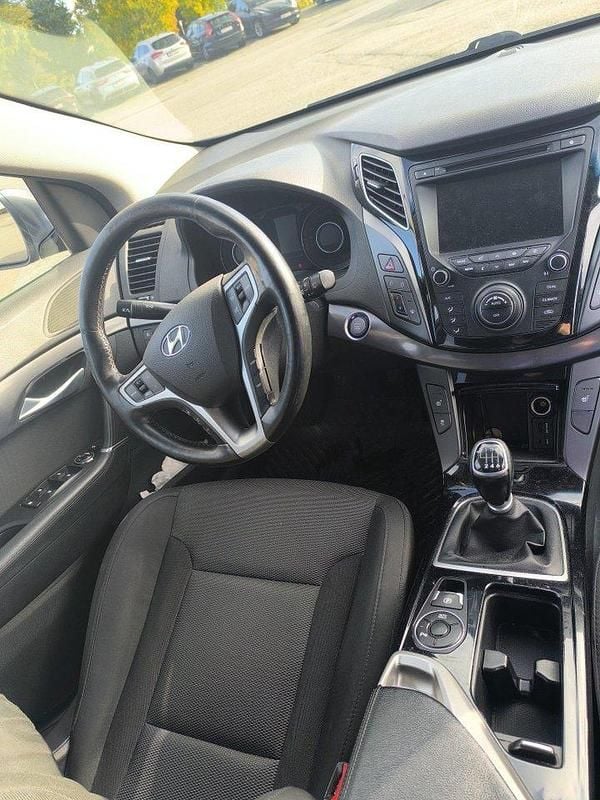 Silver Begagnad 2013 Hyundai i40 Kombi | 75 000 kr (Marknadspris) - Bild 1/4