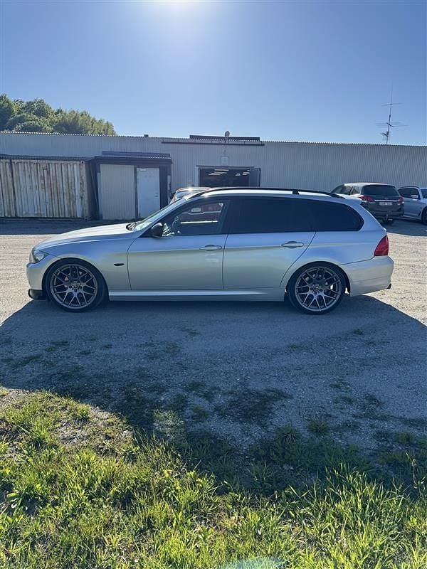 Begagnad BMW 320 177 HK (130 kW) 2009 Kombi