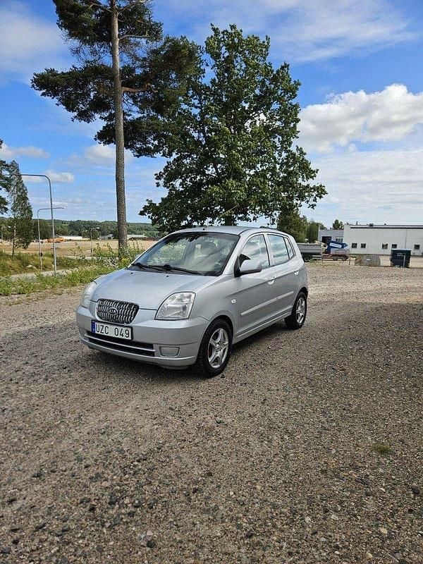 Silver Begagnad 2004 Kia Picanto 4 Halvkombi | 16 500 kr (Marknadspris) - Bild 1/4