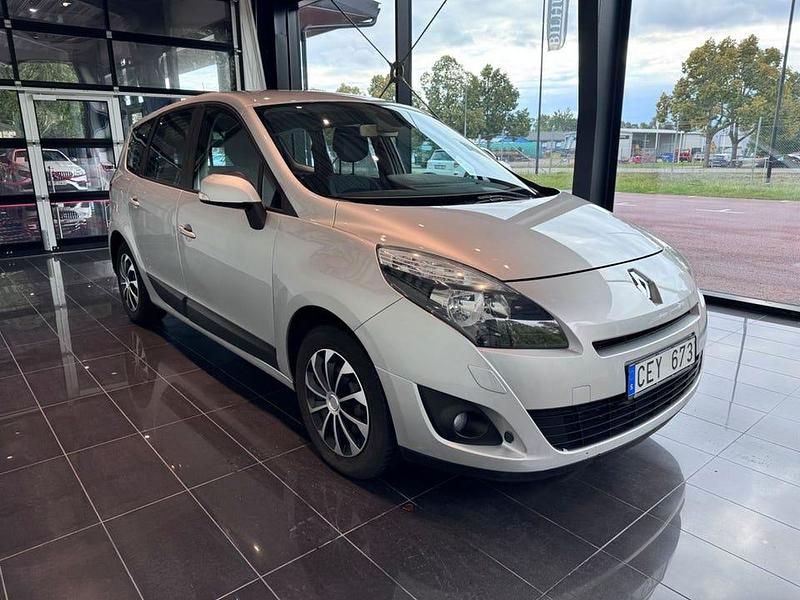 Begagnad Renault Grand Scénic III 110 HK (80 kW) 2009 Silver Minibuss