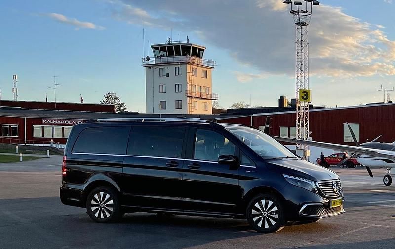 Blå Begagnad 2022 Mercedes EQV300 Avantgarde Minibuss | 399 000 kr - Bild 1/3