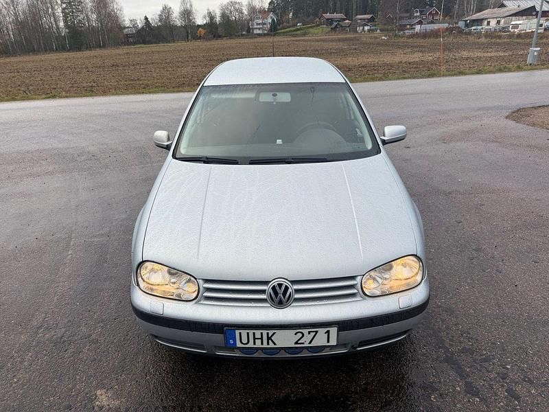 Silver Begagnad 2003 VW Golf IV Ocean Halvkombi | 22 500 kr (Lite dyr) - Bild 1/4