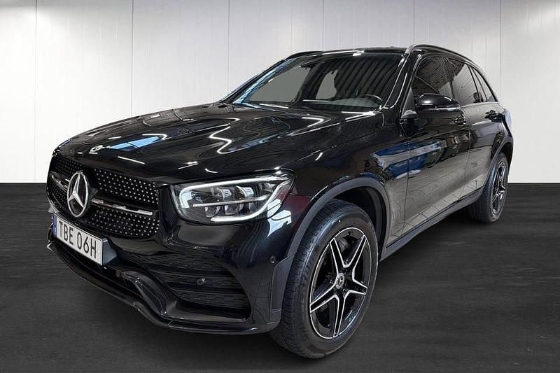 Svart Begagnad 2022 Mercedes GLC300 AMG SUV | 459 900 kr (Marknadspris) - Bild 1/4