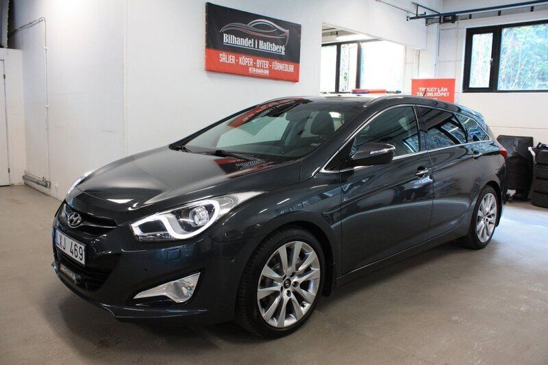 Grå Begagnad 2011 Hyundai i40 Kombi | 89 900 kr (Marknadspris) - Bild 1/4
