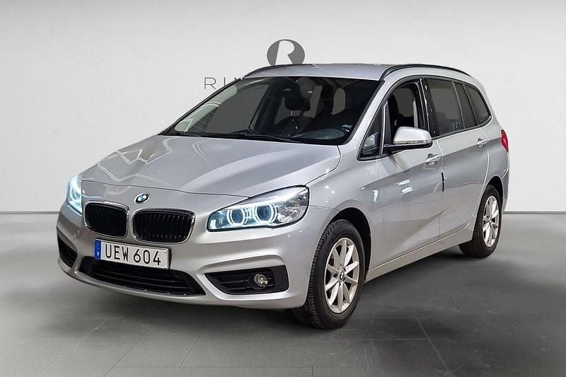 Silver Begagnad 2017 BMW 218 Gran Tourer Advantage Minibuss | 129 900 kr (Marknadspris) - Bild 1/3