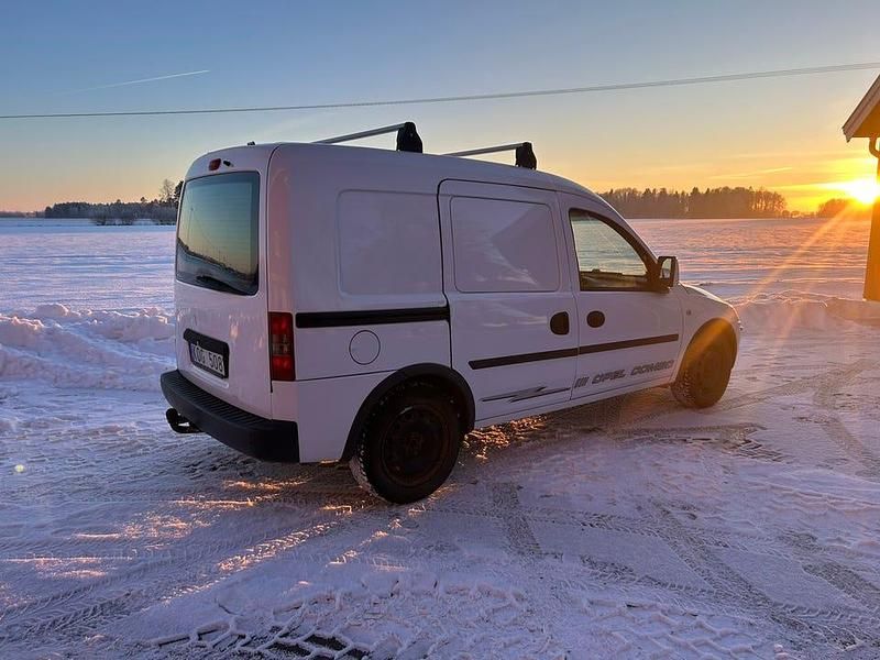 Begagnad Opel Combo 75 HK (55 kW) 2010 Minibuss
