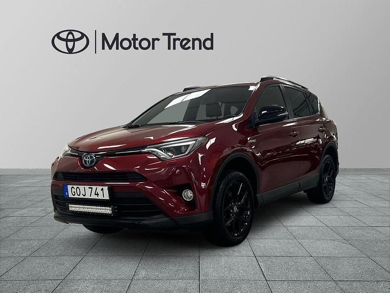 Röd Begagnad 2018 Toyota RAV4 Hybrid Edition SUV | 239 900 kr (Marknadspris) - Bild 1/3