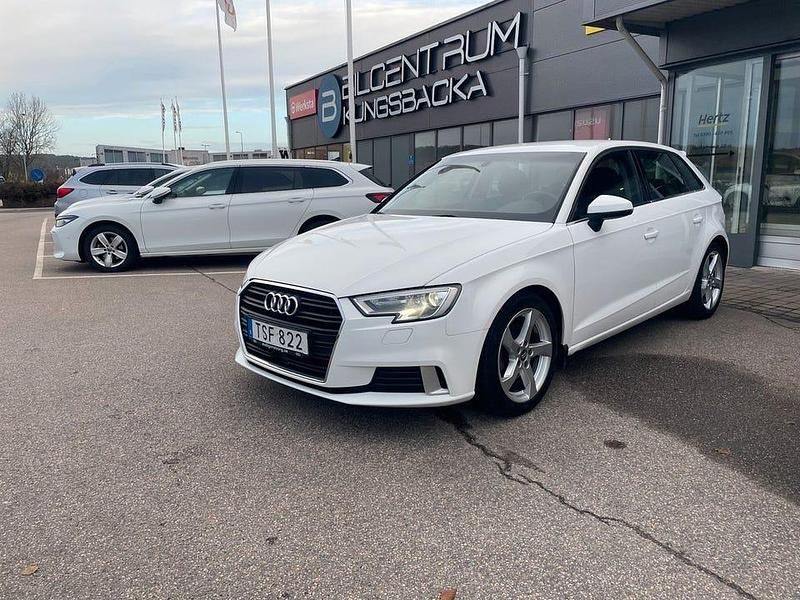 Vit Begagnad 2018 Audi A3 | 178 900 kr (Bra pris) - Bild 1/4