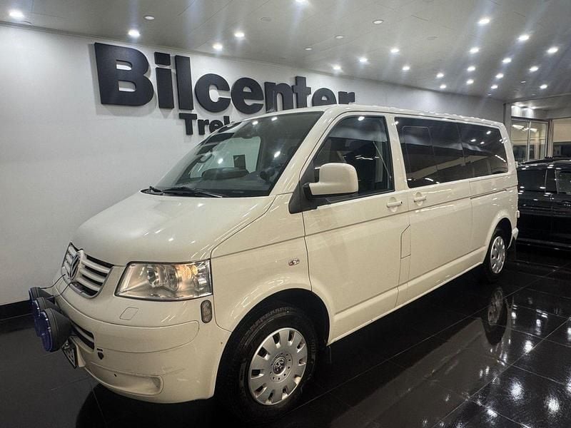 Vit Begagnad 2009 VW Caravelle Comfortline Minibuss | 124 900 kr (Marknadspris) - Bild 1/4