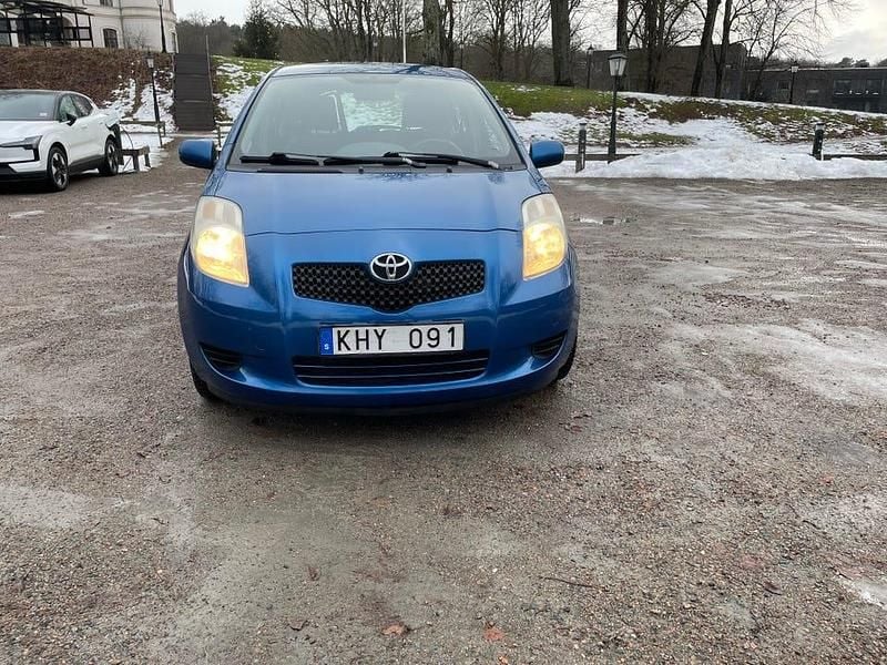 Begagnad 2007 Toyota Yaris Halvkombi | 28 000 kr (Marknadspris) - Bild 1/4