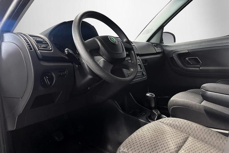 Begagnad Skoda Roomster 87 HK (63 kW) 2012 Vit Minibuss