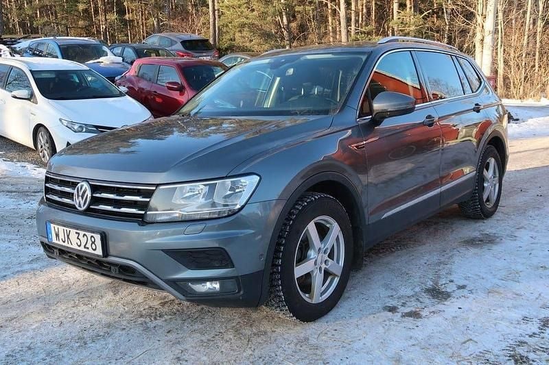 Begagnad VW Tiguan Allspace 150 HK (110 kW) 2018 Mörkgrå SUV
