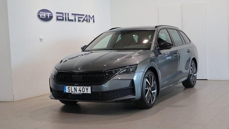 Grå Ny 2024 Skoda Octavia SportLine Kombi | 443 900 kr (Dyr) - Bild 1/4