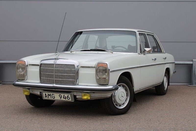 Vit Begagnad 1970 Mercedes W115 Sedan | 99 800 kr - Bild 1/4