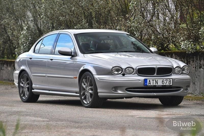 Silver Begagnad 2002 Jaguar X-type Sedan | 40 000 kr - Bild 1/4