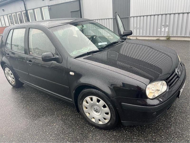 Svart Begagnad 2001 VW Golf IV Basis Halvkombi | 18 900 kr (Bra pris) - Bild 1/4