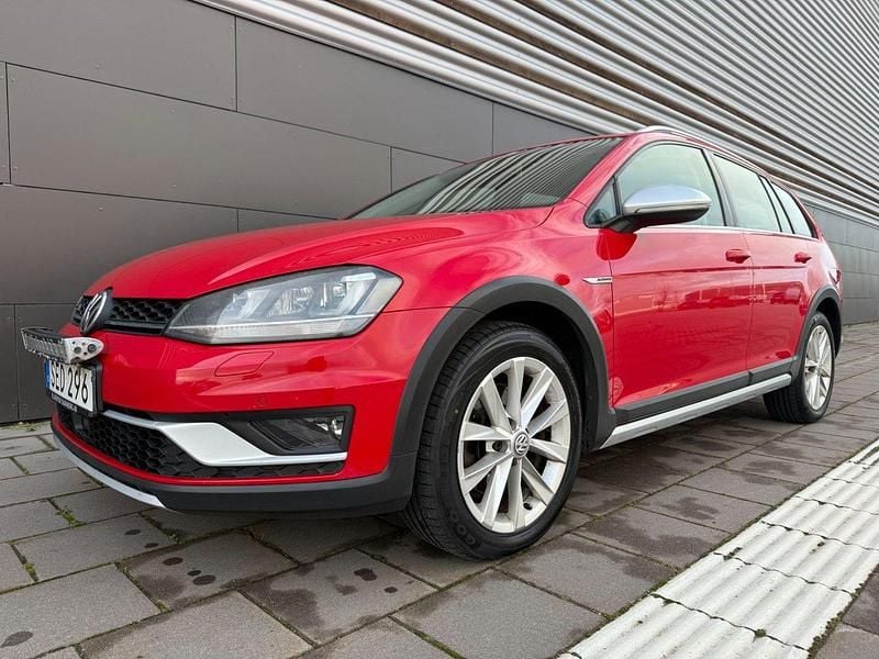 Röd Begagnad 2016 VW Golf Alltrack Kombi | 149 900 kr (Marknadspris) - Bild 1/4