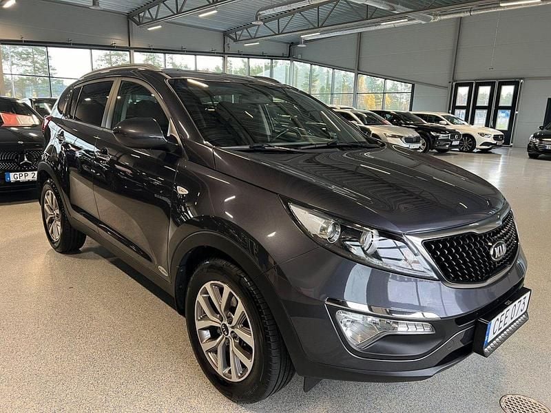 Grå Begagnad 2015 Kia Sportage SUV | 144 900 kr (Lite dyr) - Bild 1/4
