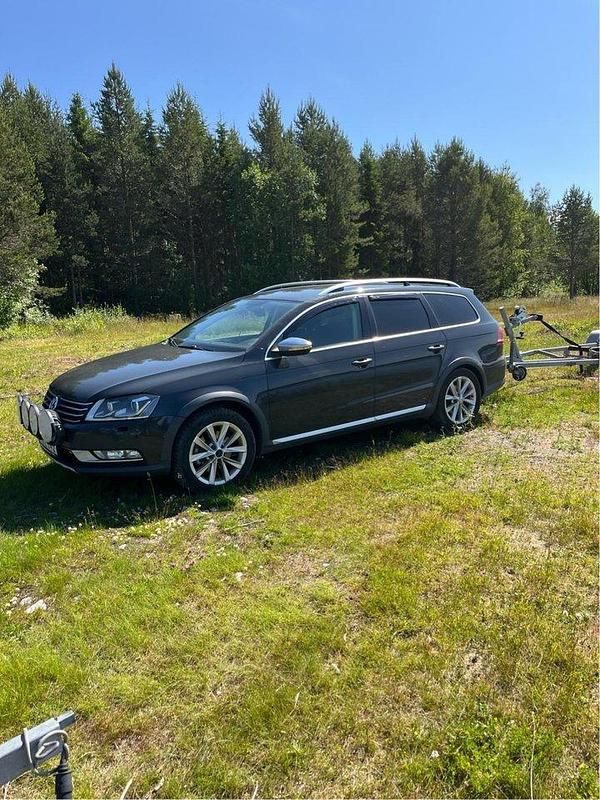 Grå Begagnad 2015 VW Passat Alltrack Kombi | 100 000 kr (Marknadspris) - Bild 1/4