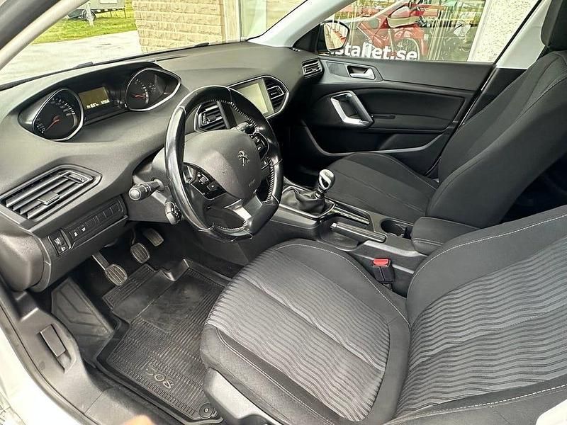 Begagnad Peugeot 308 Active 120 HK (88 kW) 2017 Vit Kombi