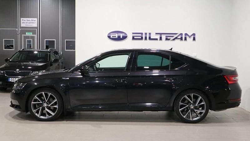 Begagnad Skoda Superb SportLine 280 HK (205 kW) 2018 Svart Halvkombi