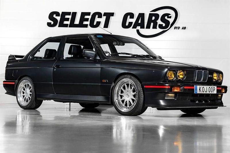 Svart Begagnad 1990 BMW M3 Sportkupé | 999 900 kr - Bild 1/4