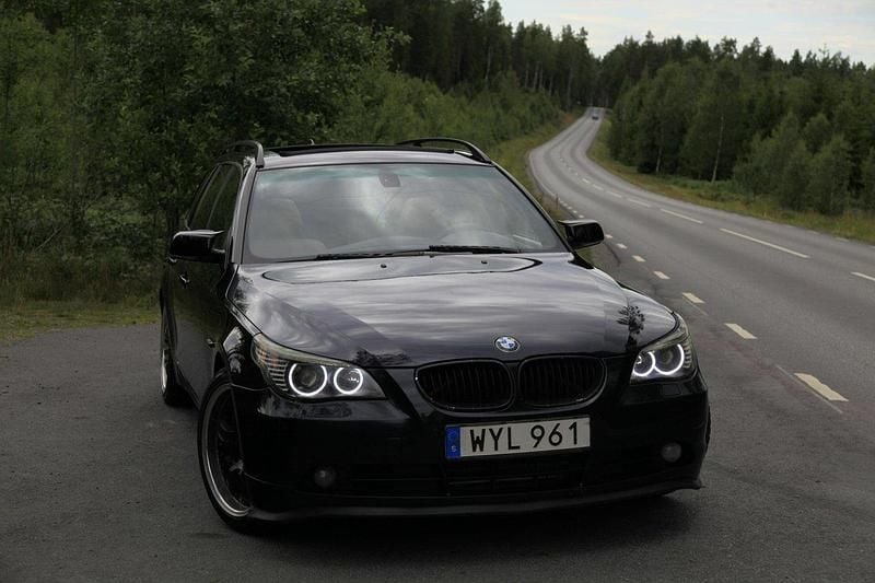 Begagnad BMW 525 Sport Line 218 HK (160 kW) 2005 Blå Kombi