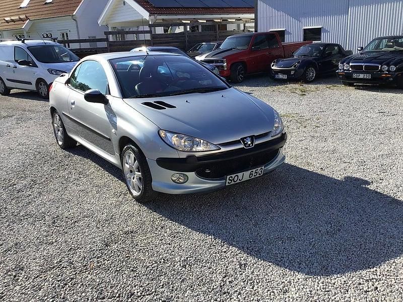 Begagnad Peugeot 206 CC 136 HK (100 kW) 2001 Ljusgrå Cab