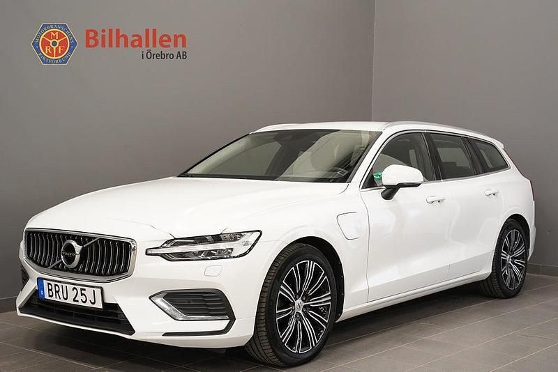 Vit Begagnad 2021 Volvo V60 Inscription Kombi | 319 000 kr (Bra pris) - Bild 1/4