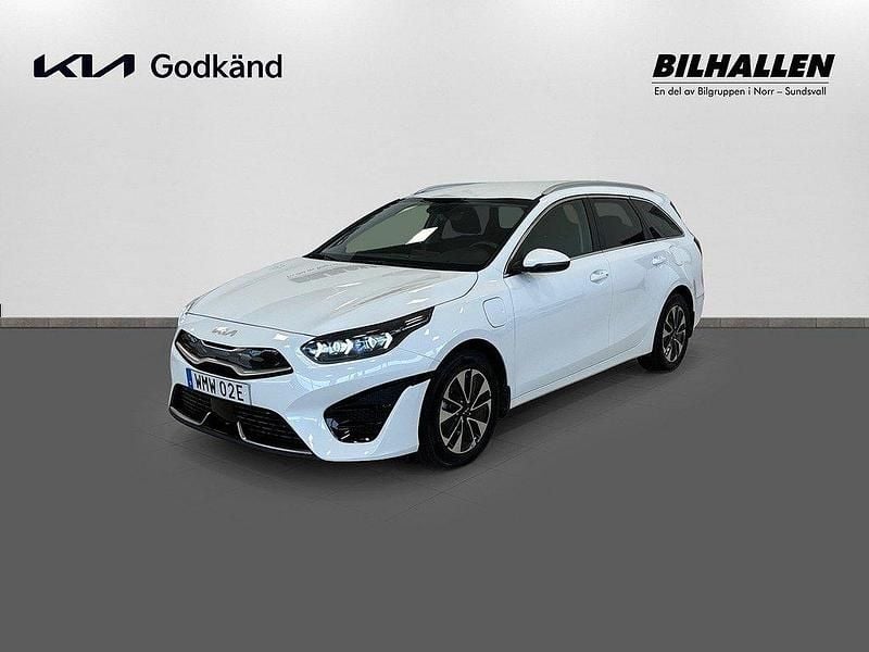 Vit Begagnad 2024 Kia Ceed Sportswagon Kombi | 329 900 kr - Bild 1/4