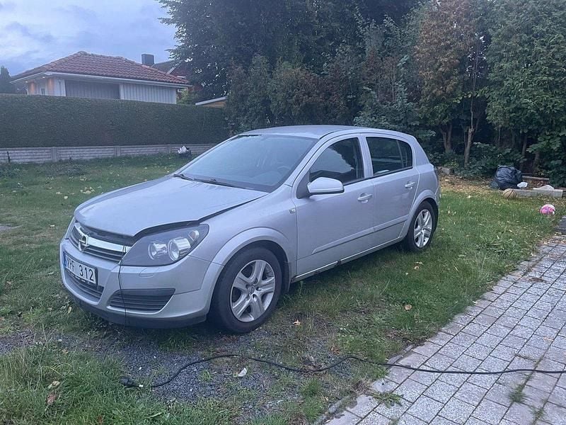 Grå Begagnad 2006 Opel Astra Halvkombi | 14 900 kr (Bra pris) - Bild 1/4