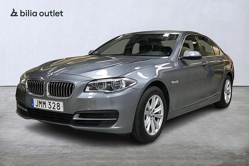 Grå Begagnad 2014 BMW 528 Sedan | 159 900 kr (Marknadspris) - Bild 1/3