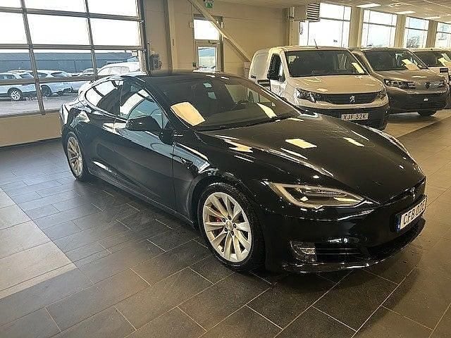 Begagnad Tesla Model S 560 kW (762 HK) 2019 Svart Halvkombi